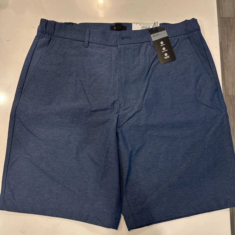 Men’s Alfani NWT Stretch Flat Front Navy Blue Hybrid Shorts, size 34.